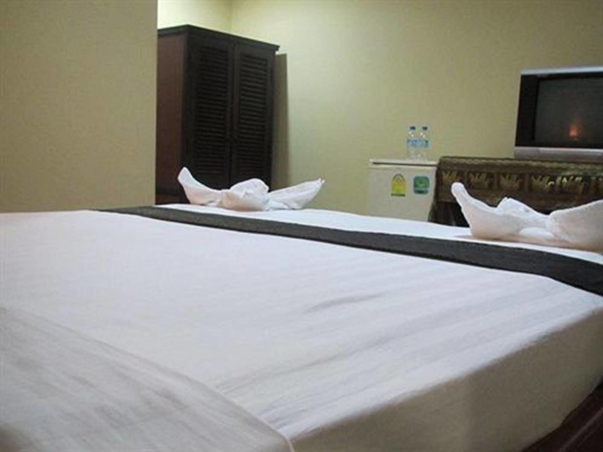 Sky Residence - 50M To Museum And Riverside Phnom Penh Exteriör bild